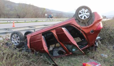 Amasya’da otomobil bariyere çarparak takla attı: 4 yaralı