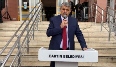 Bartın Belediye Başkanı Akın, milletvekili aday adaylığı için görevinden istifa etti