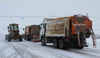 Bayburt ve Erzincan’ın yüksek kesimlerinde kar yağışı etkisi artırdı