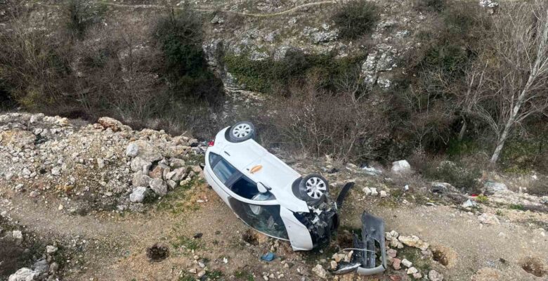 Depremzede sürücü aracıyla 8 metre yükseklikten düştü