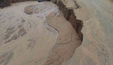 Elazığ’da çöken köy yolları ulaşıma kapandı