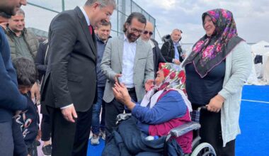 Gazeteciler, deprem bölgesi Osmaniye’de çadır kentleri ziyaret etti