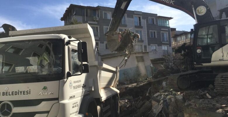Giresun Belediyesi deprem bölgesinde çalışmalarını sürdürüyor