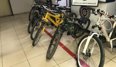 Hırsızlık şüphelileri çaldıkları bisikletlerle yakalandı