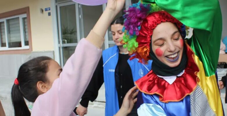 Karaman’da depremzede çocuklar gençlik merkezinde moral buluyor
