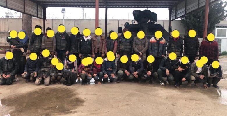 Kilis’te arazide toplu halde dolaşan 30 göçmen yakalandı