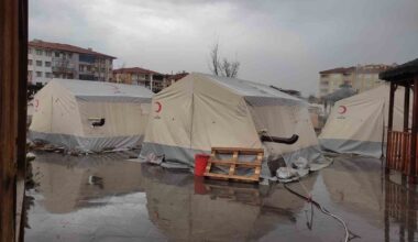 Malatya’da çadırları su bastı