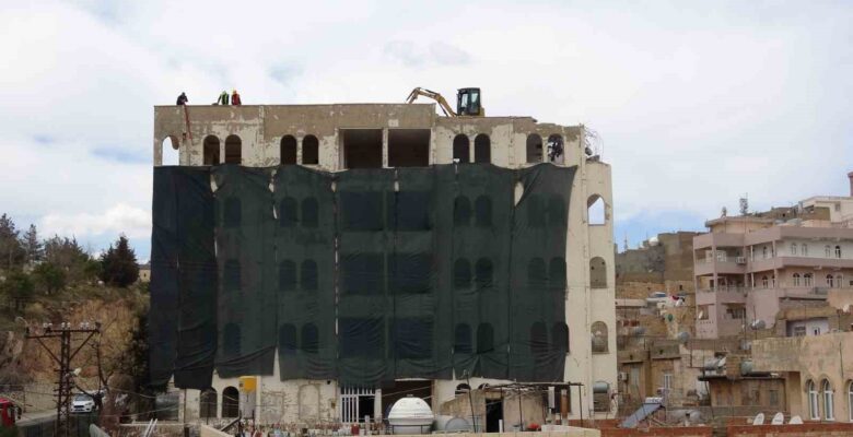 Mardin’de şimdiye kadar 29 milyon lira harcandı, bir betonarme daha yıkıldı