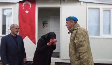Mehmetçik’ten Şehit Piyade Üsteğmen Serkan Erkuş’un Malatya’da yaşayan ve depremden etkilenen ailesine anlamlı ziyaret
