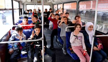 Mersin Büyükşehir Belediyesi ’Minikbüs’ ile 2 bin 830 öğrenciye ulaşmak istiyor