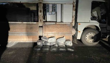 Nakliye yapılan kamyonun içindeki buzdolabından 81 kilo skunk ele geçirildi: 4 kişi tutuklandı