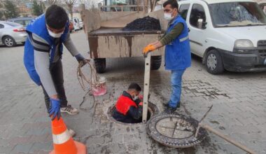 Siirt belediyesi SİSKİ ekiplerince mazgal ve rögarlar temizleniyor