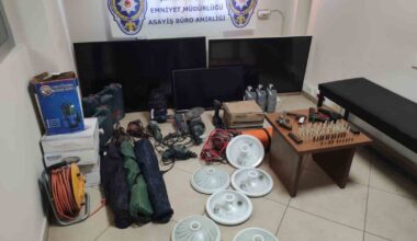 Tekirdağ’da evden hırsızlık malzemeleri ve silahlar çıktı