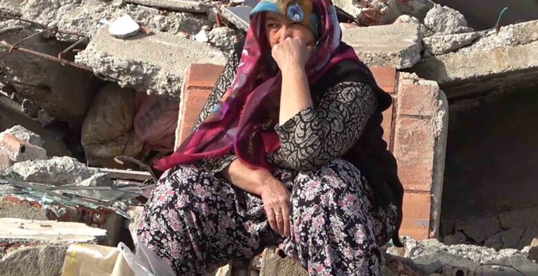 65 gün geçti, göz yaşlar dinmedi: Evlerin yıkıldığı mahalle enkaz alanına dönüştü