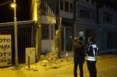 Ağır hasarlı binadaki göçük paniğe neden oldu
