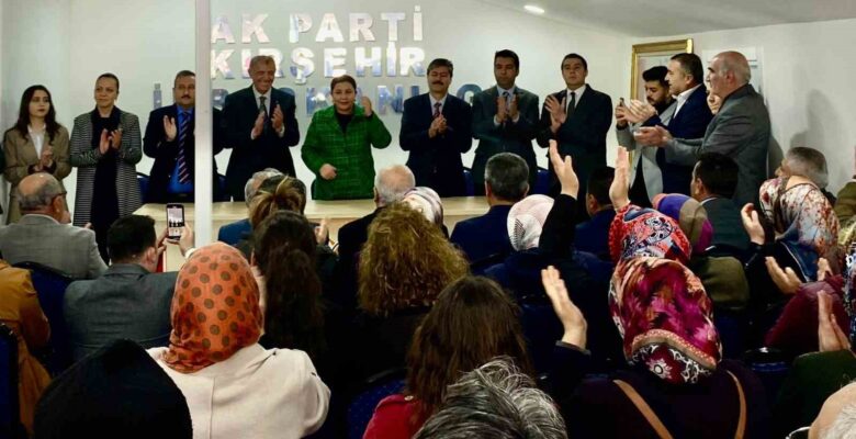 AK Parti’de, milletvekili adayları teşkilat ile bir araya geldi