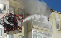 Aksaray’da 5 katlı apartmanda korkutan yangın