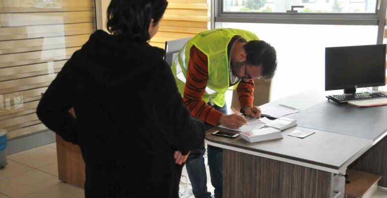 Akşehir Belediyesinden depremzedelere yardım çeki