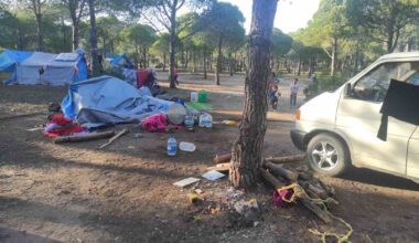 Antalya’da 2 yaşındaki çocuğun çalıştırdığı araç çadıra girdi