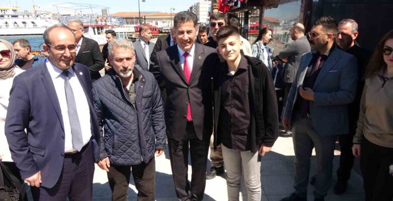 Ata İttifakı Cumhurbaşkanı Adayı Sinan Oğan, Çanakkale’de vatandaşlarla bir araya geldi