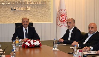 Bakan Bilgin, Türk-İş ve Hak-İş genel başkanlarıyla bir araya geldi