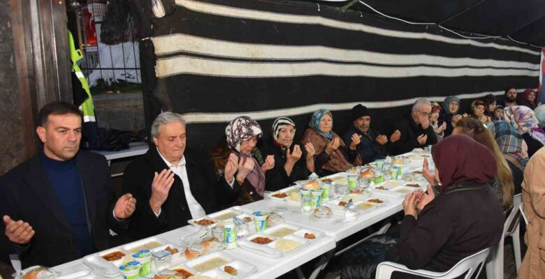 Başkan Bakkalcıoğlu hayırsever vatandaşın iftar yemeğine katıldı