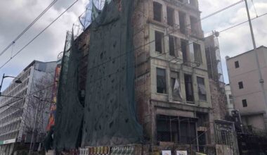 Beyoğlu’nda bir kısmı çöken 5 katlı metruk bina havadan görüntülendi