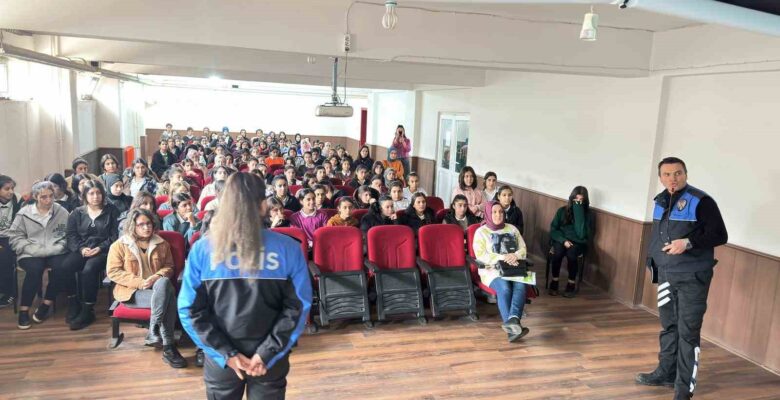 Cizre polisi liseli kız öğrencilere polislik mesleğini tanıttı