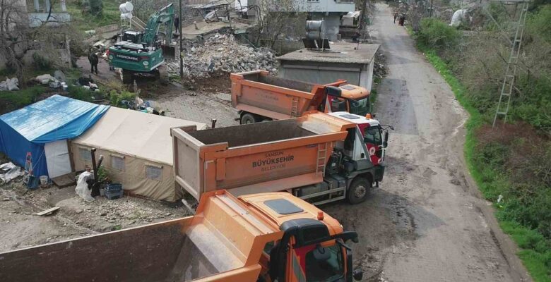 Depremin ardından Büyükşehir ekipleri 654 enkaz kaldırıldı