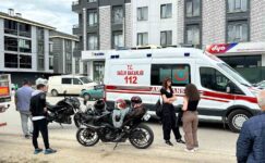 Düzce’de çarpışan iki motosikletin sürücüleri yerde sürüklendi