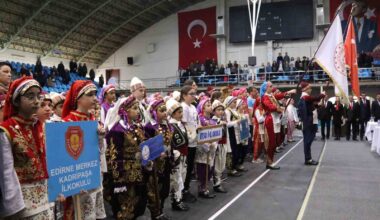 Edirne’de okullar arası halk oyunları renkli görüntülere sahne oldu