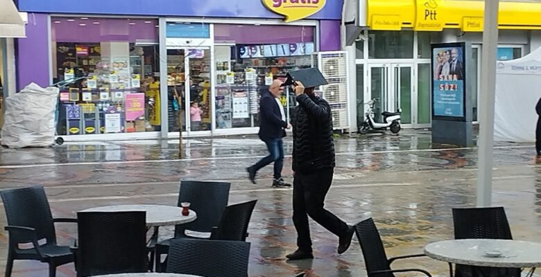 Edirne’de sağanak yağış ve dolu etkili oldu