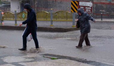 Edirne’de sağanak yağış zor anlar yaşattı