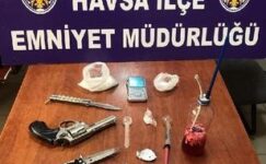 Edirne’de zehir tacirlerine düzenlenen operasyonda 5 kişi tutuklandı