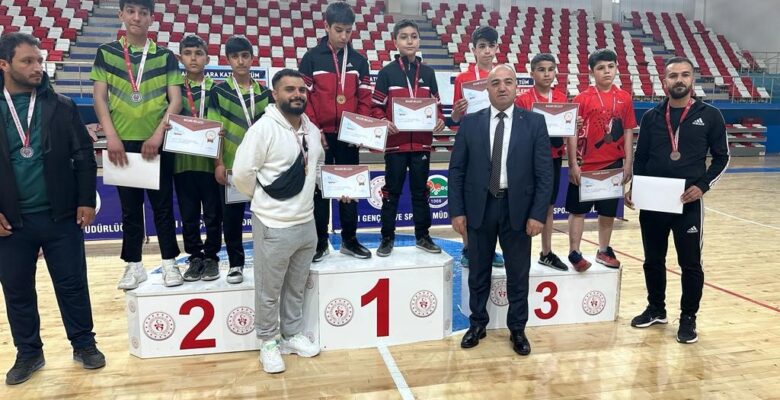 Fatih Ortaokulu masa tenisinde Türkiye finalinde