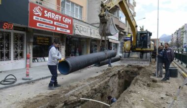 İstiklal Mahallesi yeraltı otoparkının altyapı çalışmaları yapılıyor
