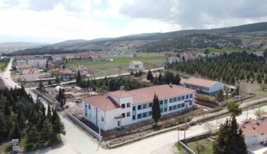 Keçiborlu Uçak Bakım Teknolojisi Mesleki ve Teknik Anadolu Lisesi inşaatında sona yaklaşıldı