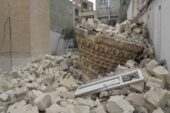 Kilis’te depremde ağır hasar alan minare kontrollü şekilde yıkıldı
