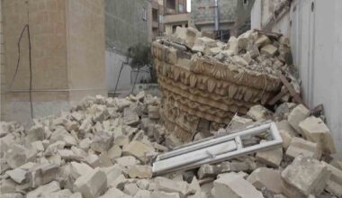 Kilis’te depremde ağır hasar alan minare kontrollü şekilde yıkıldı