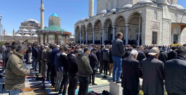 Konya’da Ramazan ayının son Cuma namazı kılındı