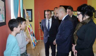 Mardin’de yurtta kalan depremzede çocukların resim sergisi beğeni topladı