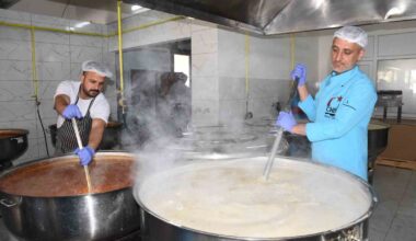 Menemen Belediyesi Aşevinden her gün 10 bin kişilik sıcak yemek