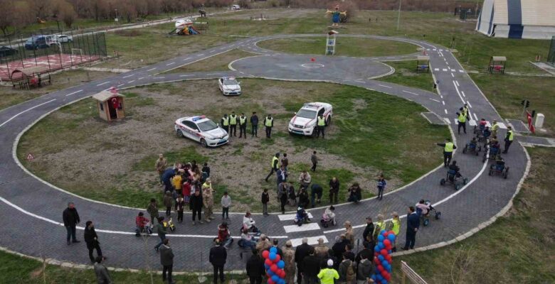 Orgeneral Arif Çetin, adının verildiği trafik eğitim parkının açılışına katıldı