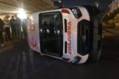 Otobüsle çarpışan ambulans yan yattı: 3 yaralı