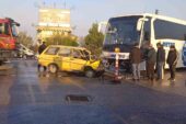 Otomobil ile yolcu otobüsü çarpıştı: 1 ölü