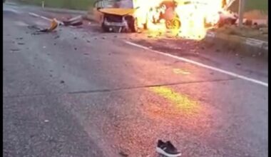 Otomobiller kavşakta çarpıştı, araçlar cayır cayır yandı: 8 yaralı