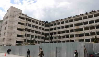 Samsun’da belediye binasının yıkımına başlanıyor
