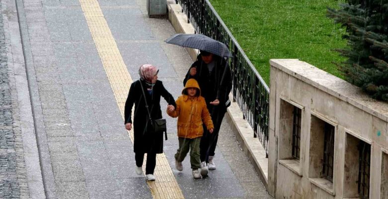 Sivas’ta dolu yağışı etkili oldu