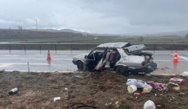Sivas’ta tırla otomobil çarpıştı: 3 yaralı