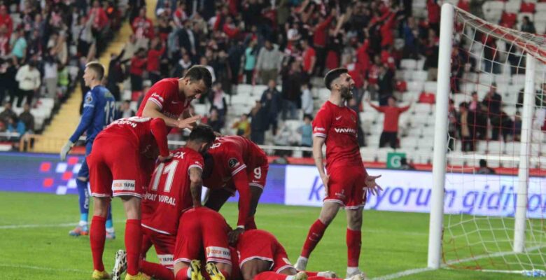 Spor Toto Süper Lig: Antalyaspor: 2 – Alanyaspor: 1 (İlk yarı)